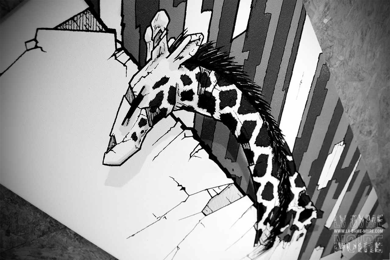 Plan rapproché d'une peinture de girafe stylisée en nuance de gris